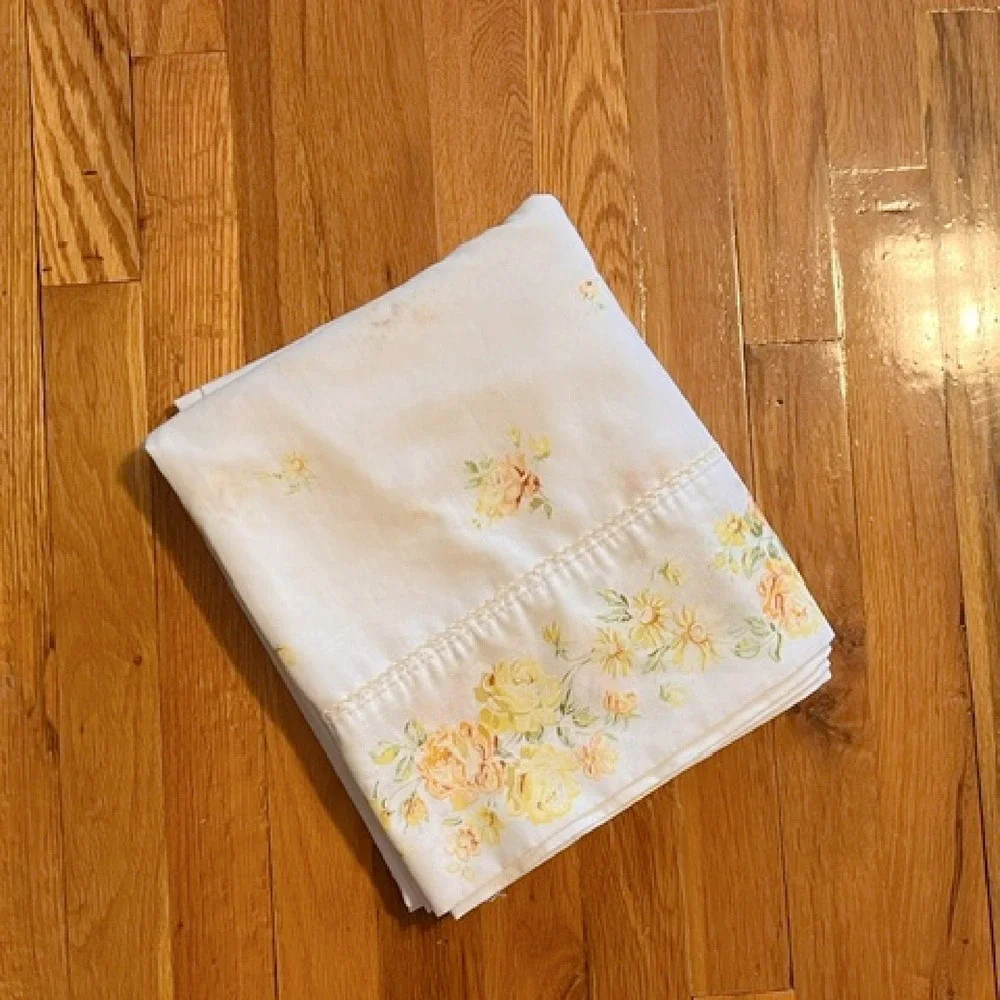 Vintage Full Size Flat‎ sheet with yellow roses and border Fashion Manor